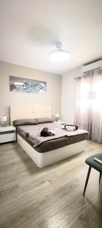 ICON Beach Apartment - 1 Min to Beach & Free Garage - 4