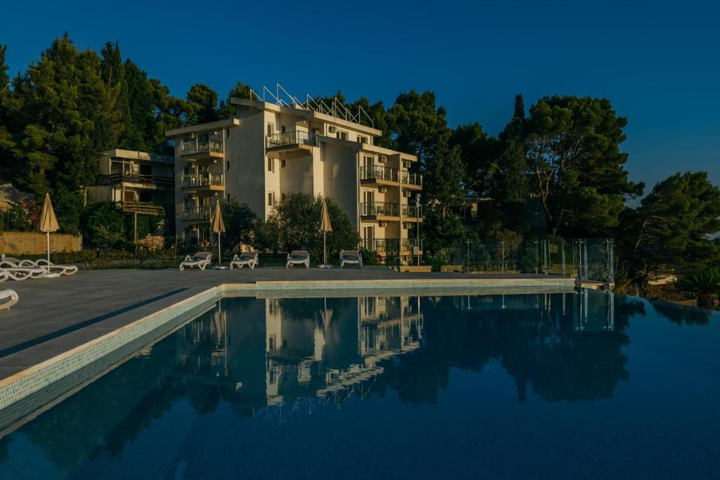Lusso Apartments - 1