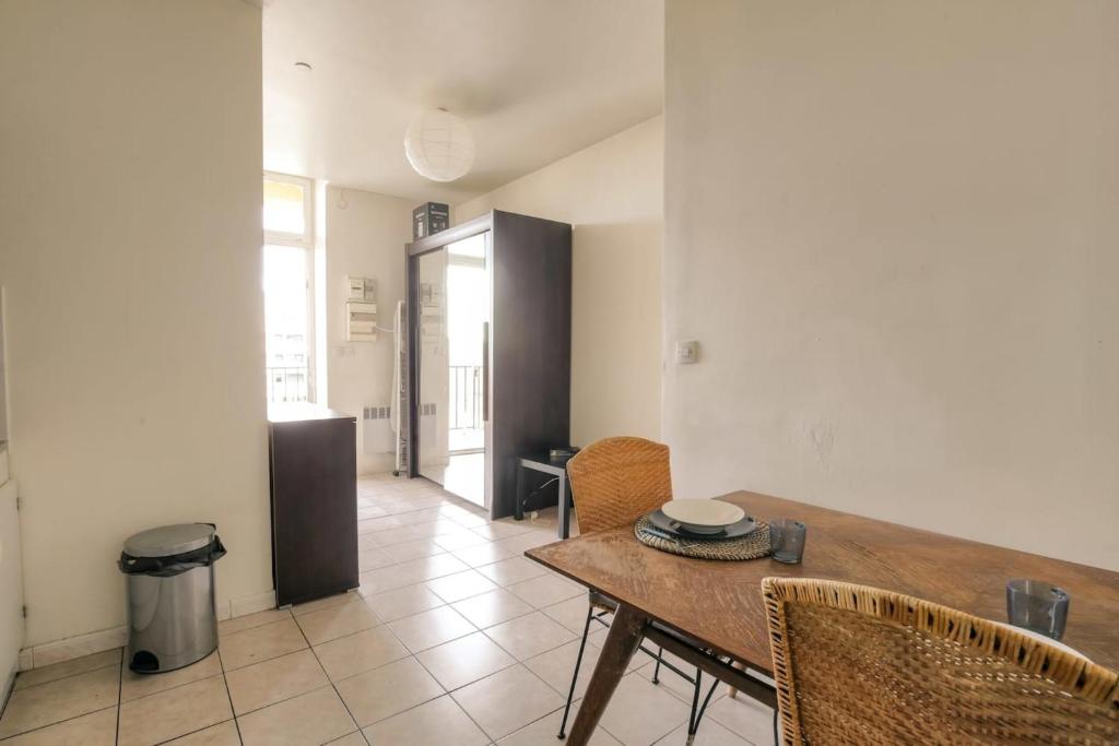 Charming with balcony in the heart of the 7th - 4