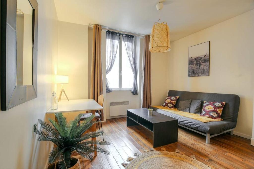 Charming with balcony in the heart of the 7th - 1