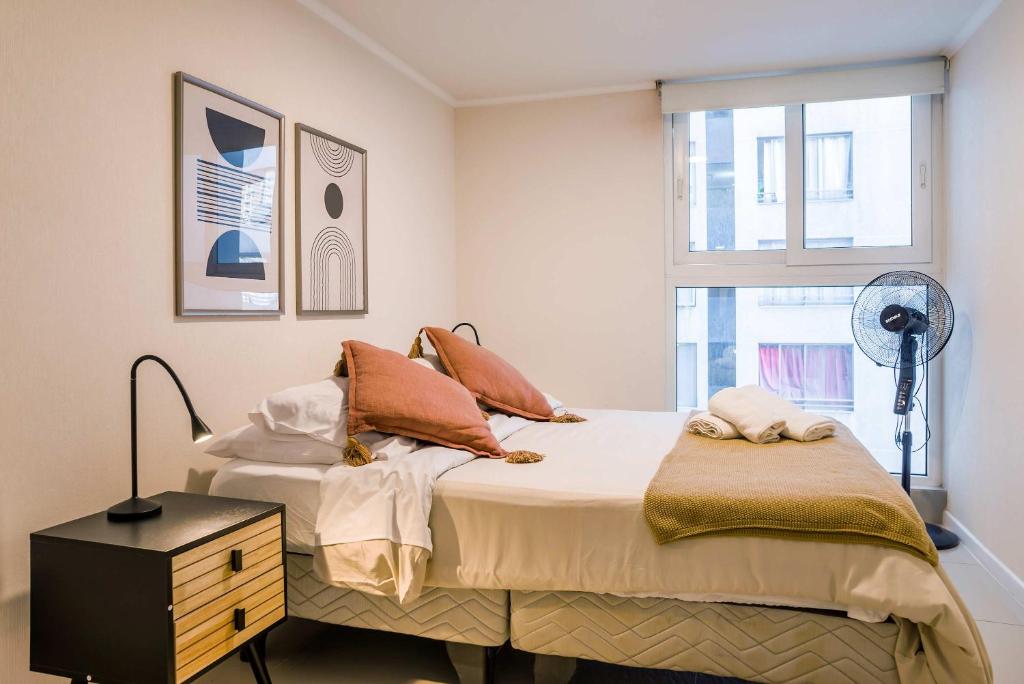 Escape to the Heart of the City with Great Views - 3
