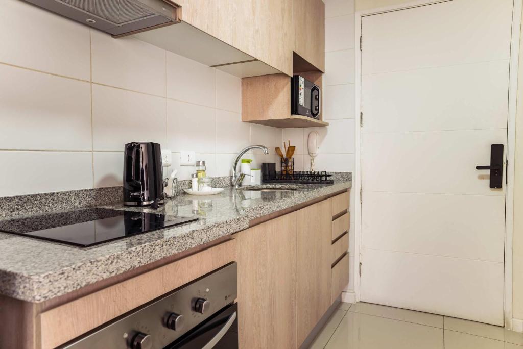 Cozy Santiago Retreat Studio with Balcony & Wi-Fi - 4