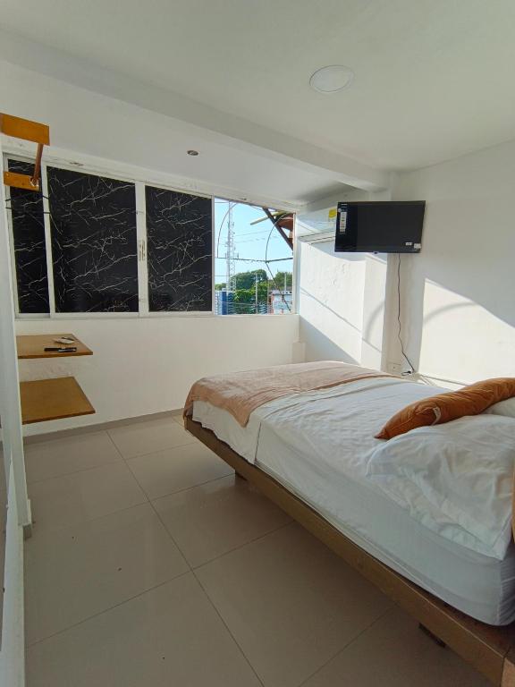Cozy 5 Bedroom, 6 Bathroom Apartment - 3