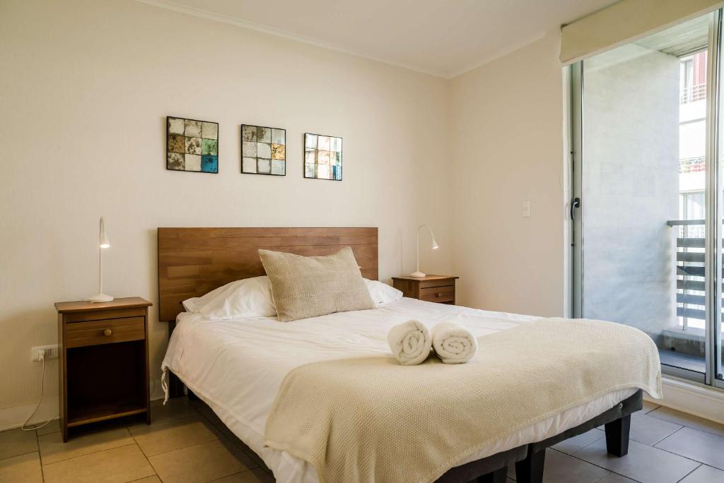 Metro-Accessible Apartment with Terrace Santiago - 4
