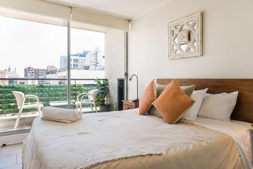Central Chic 1BR Steps from Metro & Attractions - 1
