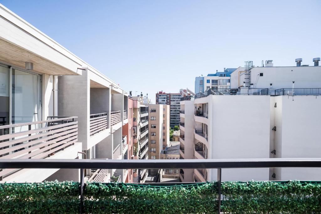 Central Chic 1BR Steps from Metro & Attractions - 5