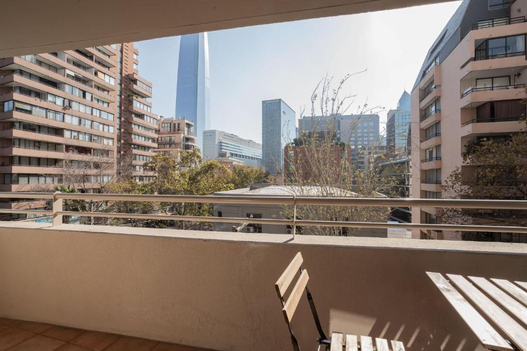 Stylish 1BR in Las Condes Pool and Free Parking - 3