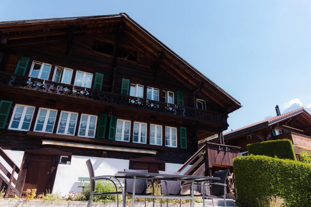 Cosy Swiss Apartment - 2
