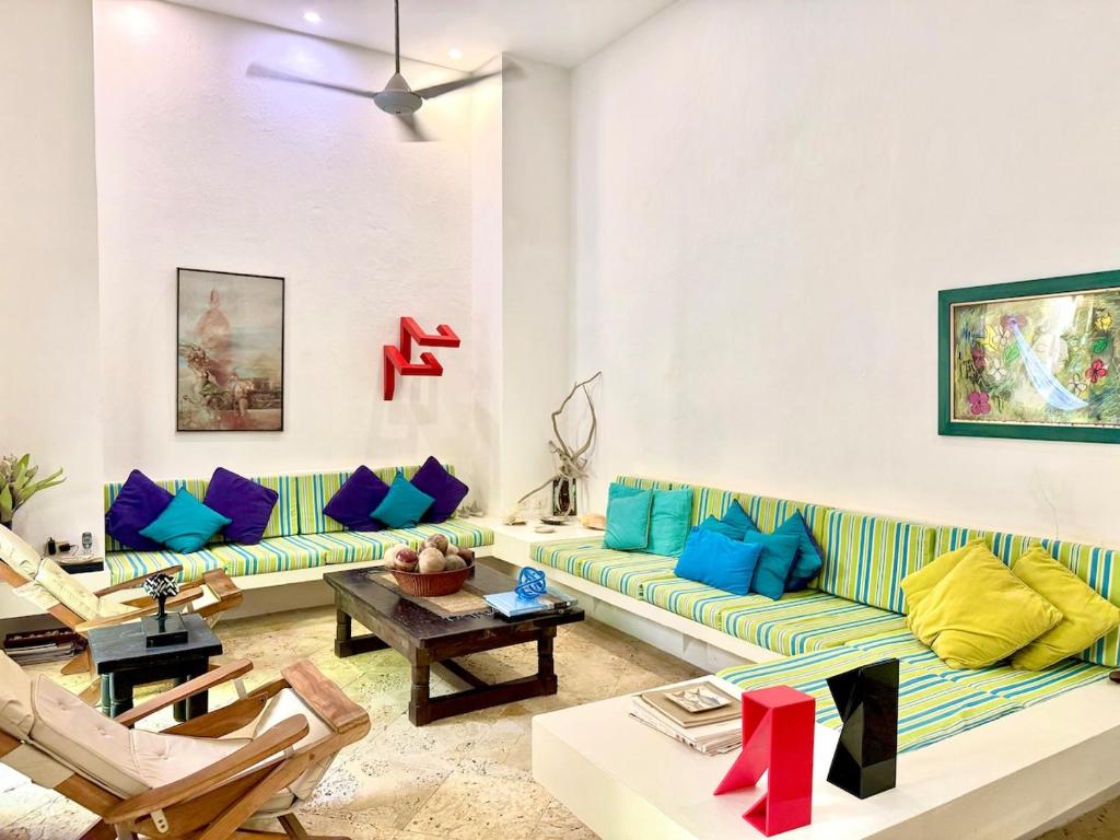 Calamari Homes - El Porvenir 205 - Walled City - 1
