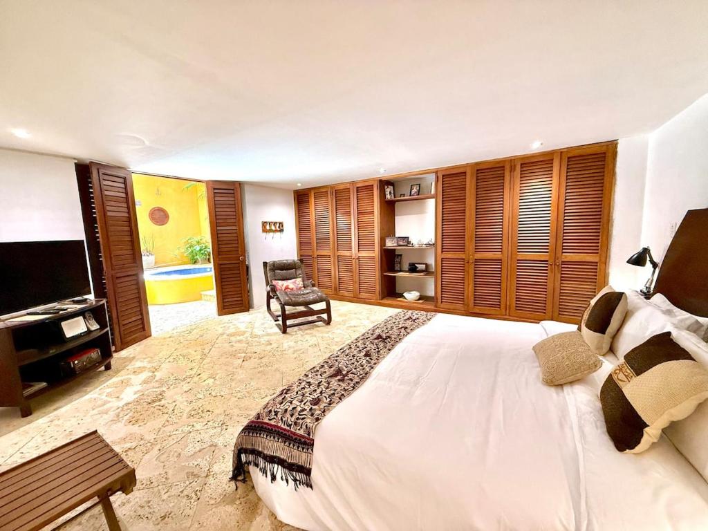 Calamari Homes - El Porvenir 205 - Walled City - 2