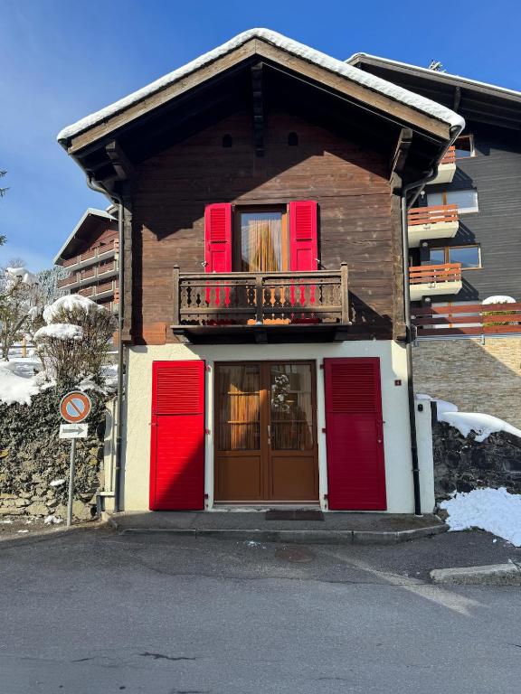 Tiny Chalet in Champéry 4 min Walk to Ski Lift & Train - 2