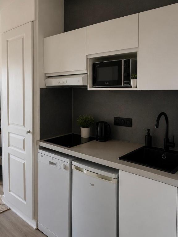 Cannes Beach Residence -Terrace- 2min to Beach - AC - WIFI - Pool - 5