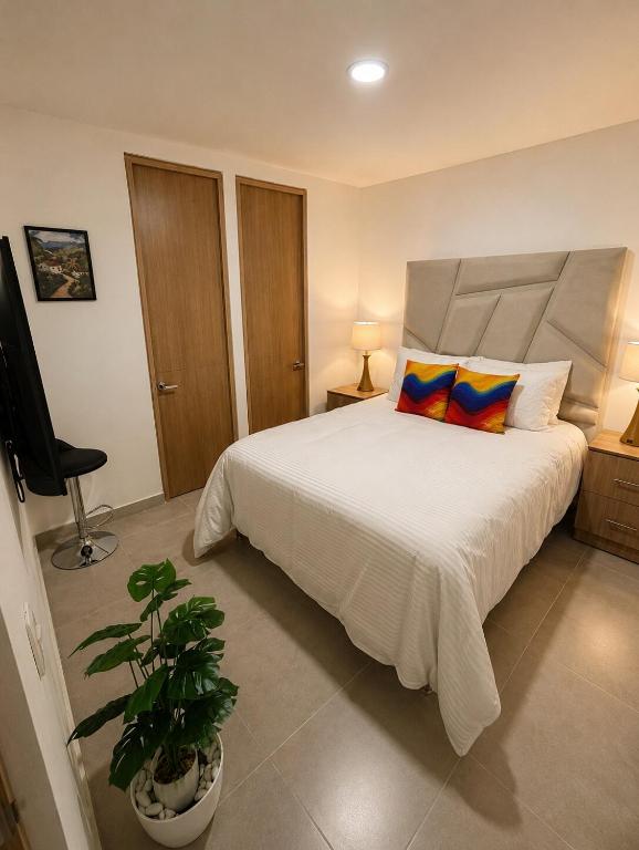 The Serena Stay Luxury BR and Office Near the Beach - 3
