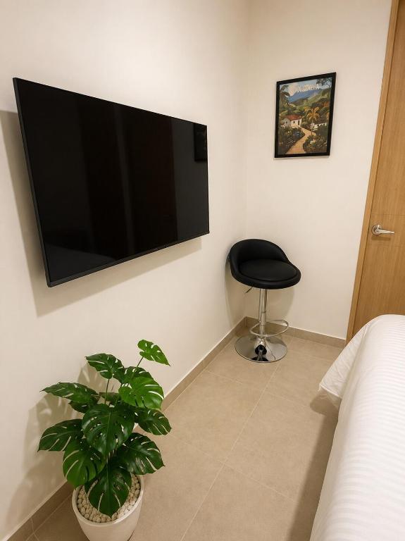 The Serena Stay Luxury BR and Office Near the Beach - 4