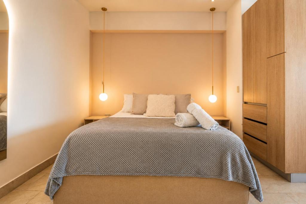Panoramic Oceanview Loft Near Beach & Airport - 2