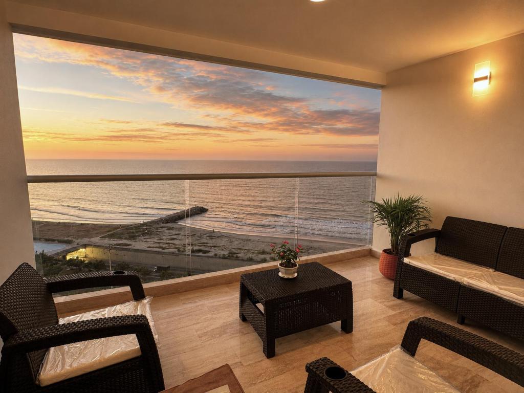 Panoramic Oceanview Loft Near Beach & Airport - 1