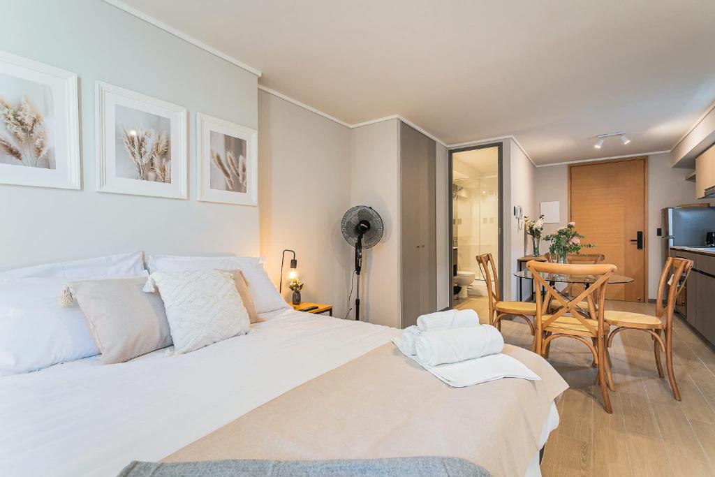 Modern Studio in the Heart of Nunoa Perfect for 2 - 3