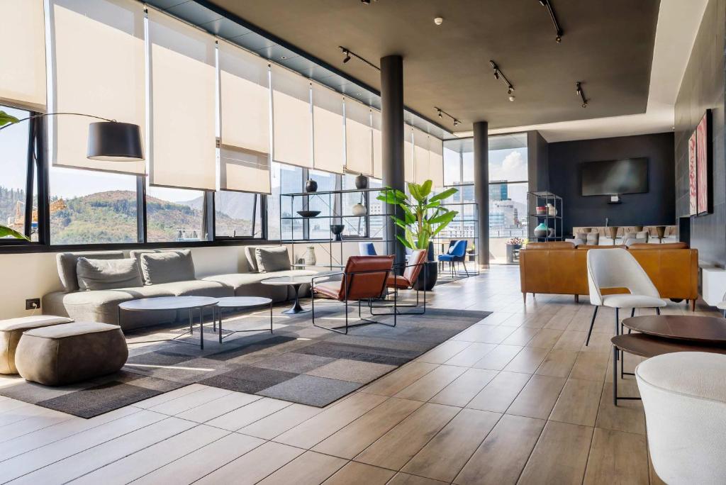 Modern 1BR Flat Prime Location Luxury Living - 4