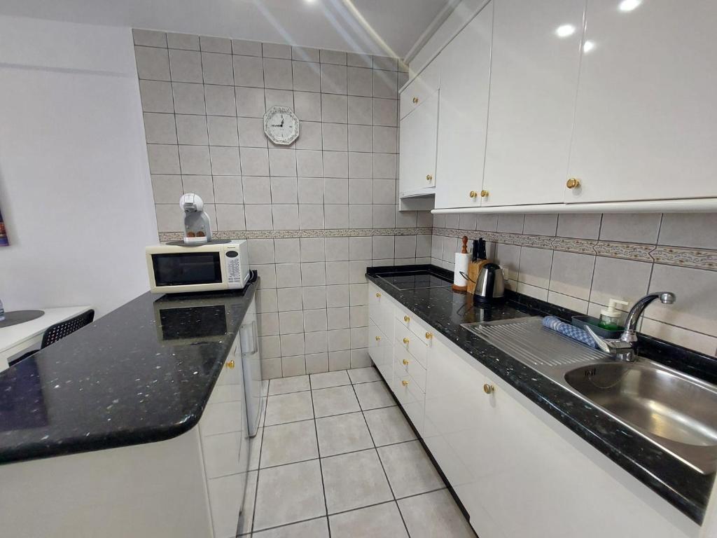 Cozy Apartment, heated pool - 3