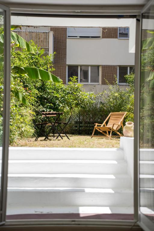 Charming Parisian Apartment with Garden View - 2