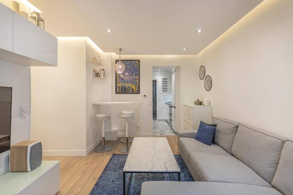 Charming Parisian Apartment in the Heart of the Latin Quarter - 2