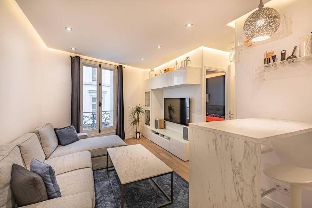 Charming Parisian Apartment in the Heart of the Latin Quarter - 3
