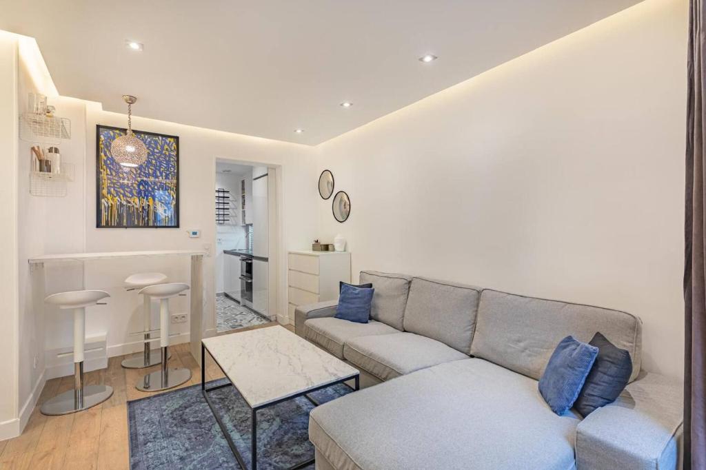 Charming Parisian Apartment in the Heart of the Latin Quarter - 4