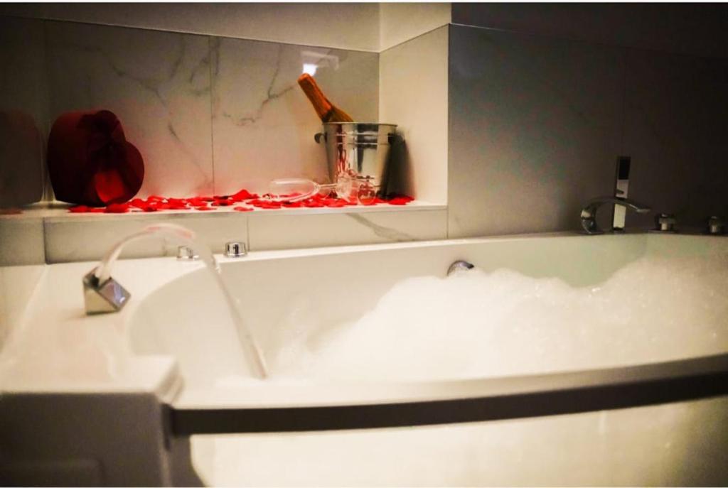 Le Dimore Airport Luxury Suite con Jacuzzi - 4