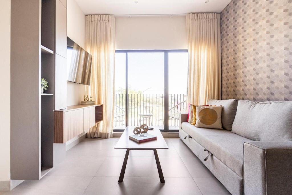 Moderno Apartamento con piscina a 20 min APTO y Cintermex - 1