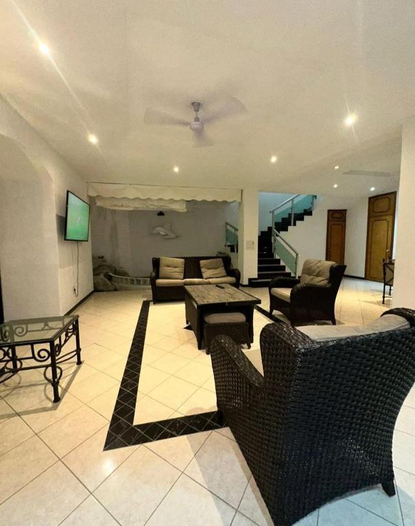 Apartamento con piscina en primer piso - 5
