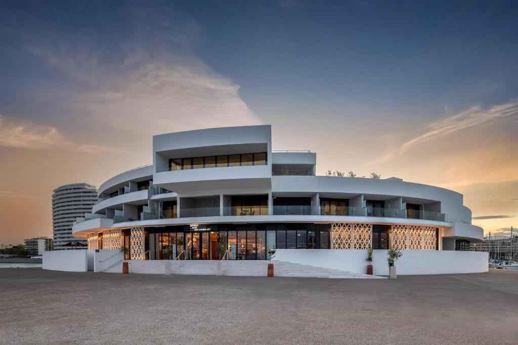 Marina Baie des Anges Hôtel, Curio Collection By Hilton - 1