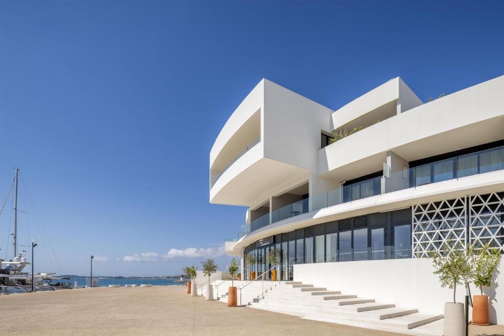 Marina Baie des Anges Hôtel, Curio Collection By Hilton - 4