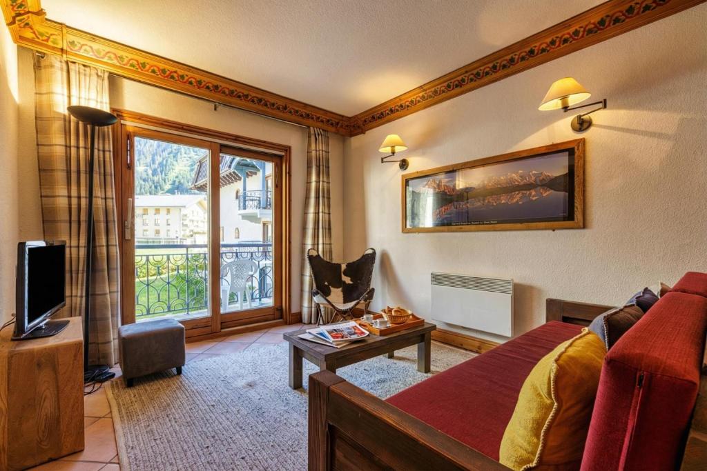 Le Cristal GM7 Mountain View, Pool, Private Sauna & Parking - Happy Rentals - 2