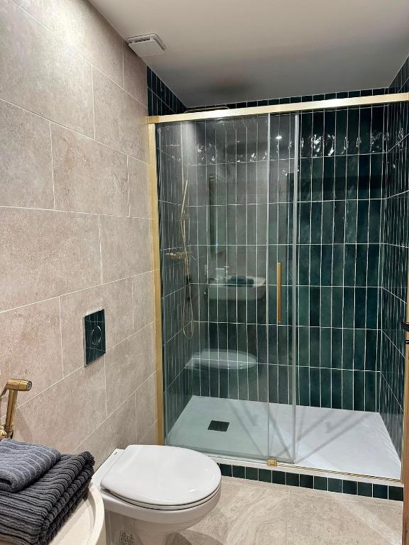 Modern 2 Bedroom Apartment in Vibrant Paris 11 - 4