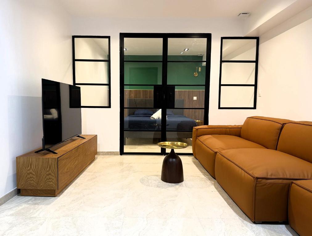 Modern 2 Bedroom Apartment in Vibrant Paris 11 - 1