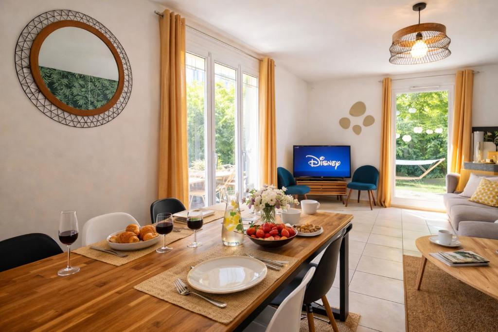 Spacious Family Apartment near Disneyland with Garden, AC and Parking - 1