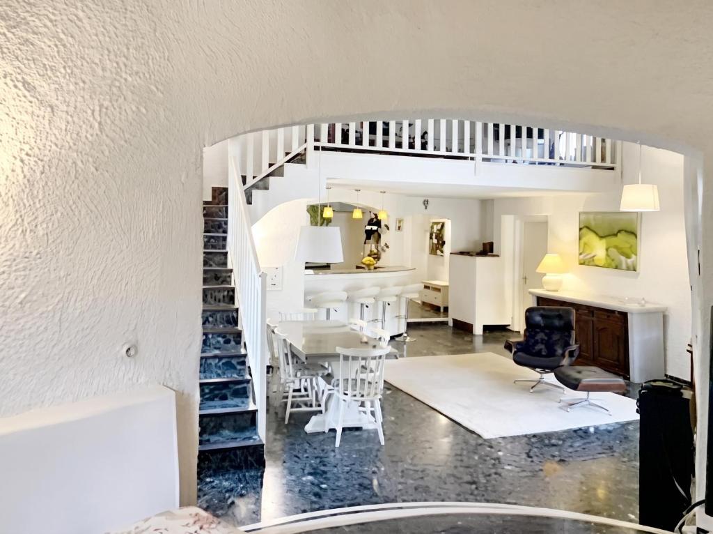 Villa charmante à Porto-Vecchio avec vue sur la montagne. - 4