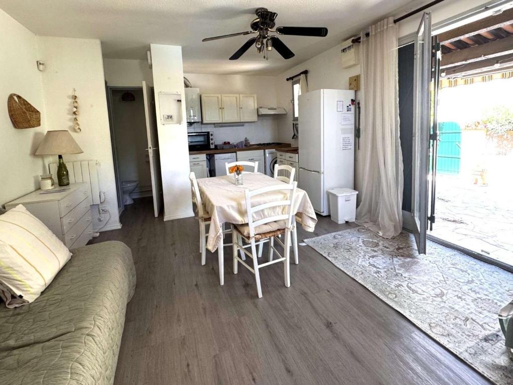 Villa mitoyenne T3 avec piscine et parking - FR-1-607-49 - 4