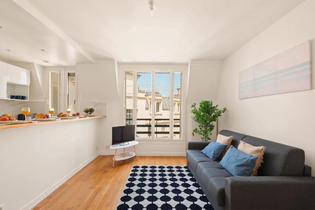 BnBNova - Eiffel Tower & Champ de Mars - Sleeps 4 - 1