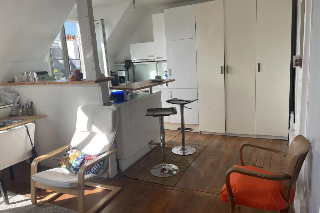 Appartement deux chambres avec balcon Paris 9e - 4