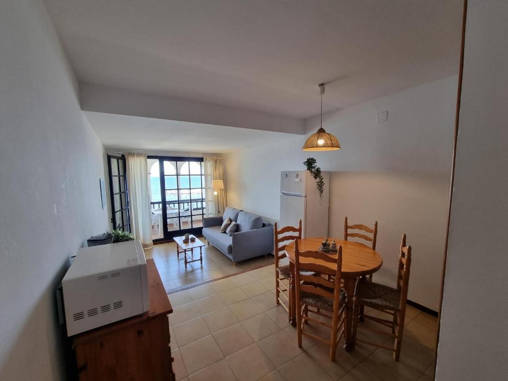 Apartamento acogedor con terraza y piscina a 50m de la playa - HISP-236-123 - 4