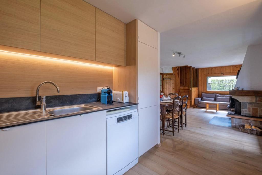 Family home with a garden overlooking Mont Blanc - 2