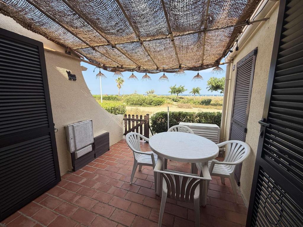 Villa T2 Front de Mer avec Terrasse à Port Leucate - 4 Couchages, Parking Privé, Plage à Pieds - FR-1-81-515 - 1