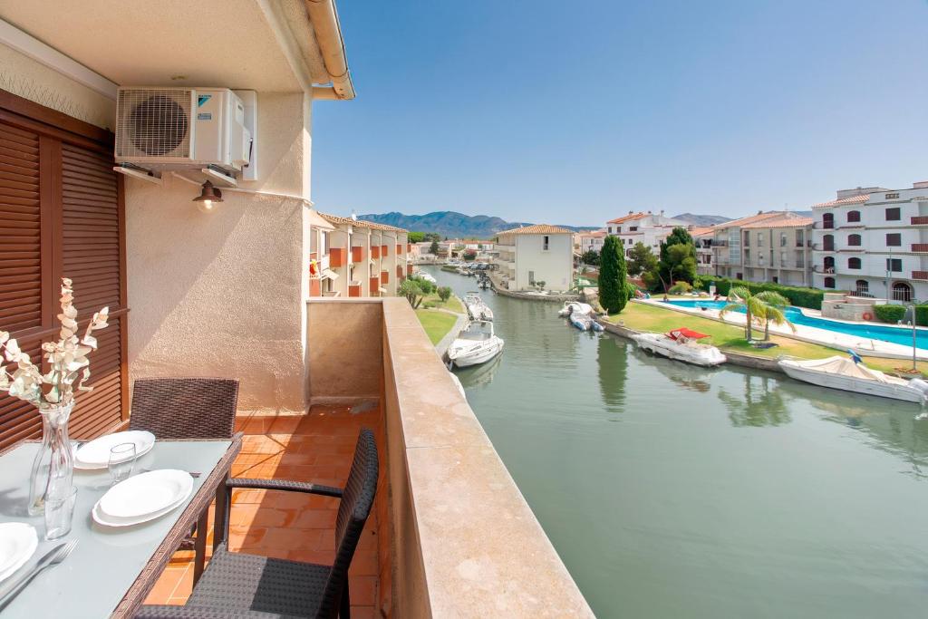 WELCS APARTAMENTO 406 EMP con vistas al canal - 1