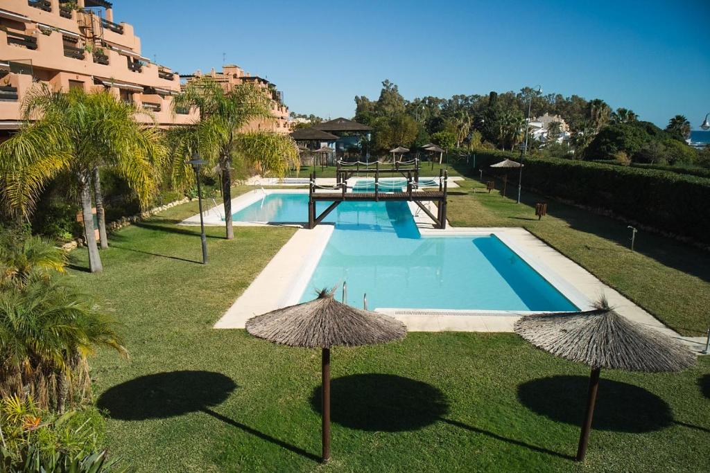 Beautiful 2-Bedroom Frontline Beach Apartment - 5