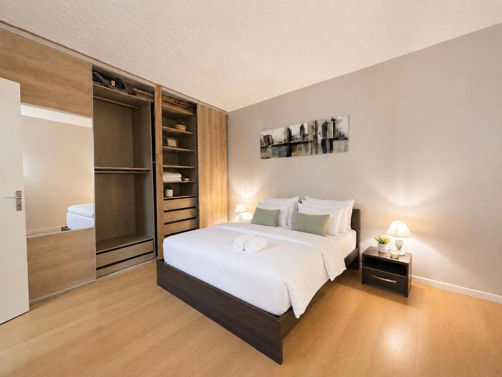 Chic 2-Bedroom Apartment in Paris 7th - Walk to Eiffel Tower - 4