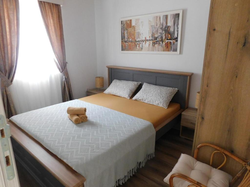 The Cozy Crib - Two - Bedroom Apartment - 5