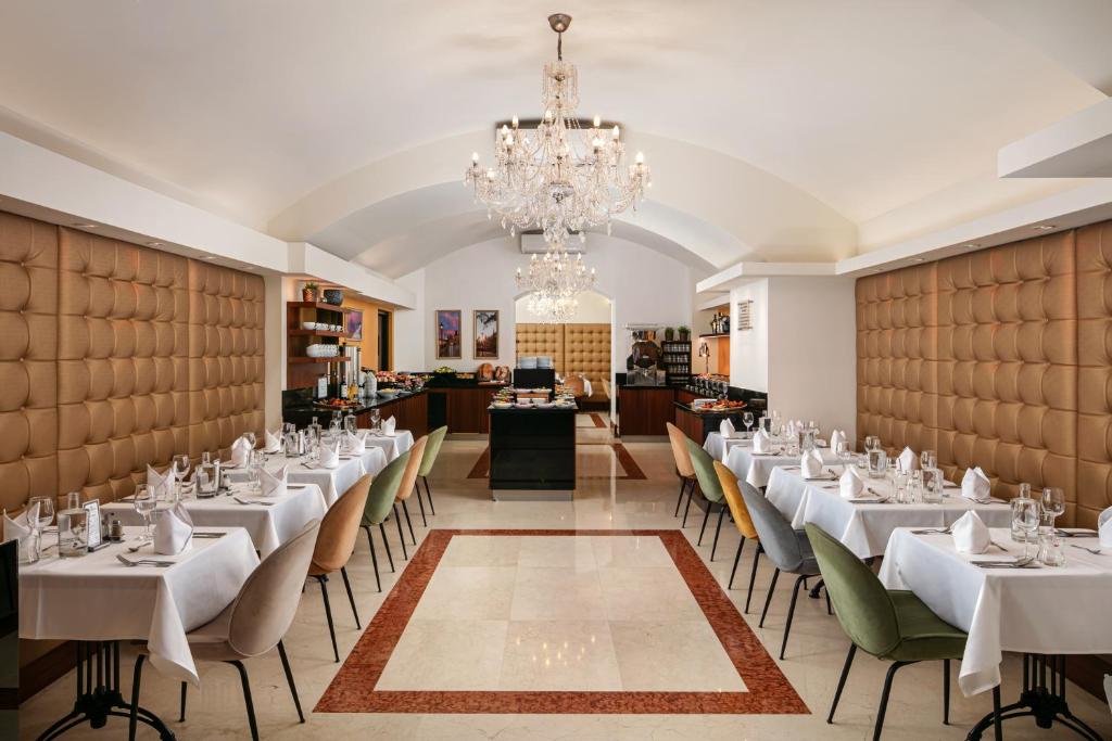 Restaurant, Kosher Hotel King David Prague in Prague