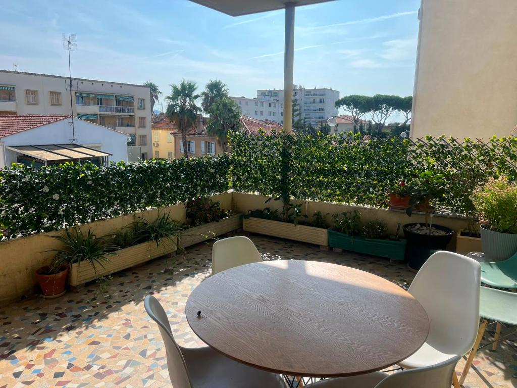 appartement de luxe à 5 minutes de la promenade des anglais, vu sur mer , proche de toutes les commodités - 1