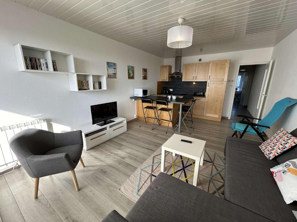 Appartement à 100m de la plage avec balcon, parking, classé 2 étoiles - FR-1-224C-66 - 2